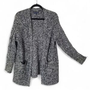 🩵💥 American Eagle Outfitters Black and White Cardigan
